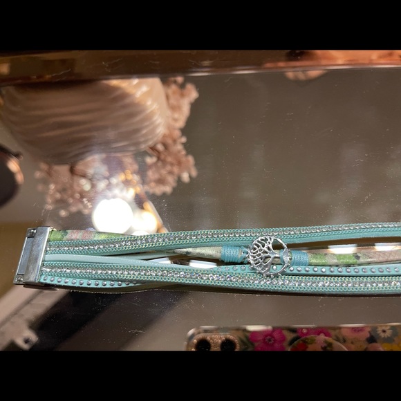 Wraparound Bracelet with Magnet Clasp - Picture 4 of 5